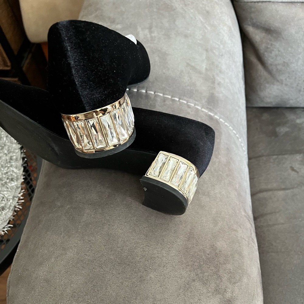 Anne Klein black velvet shoes